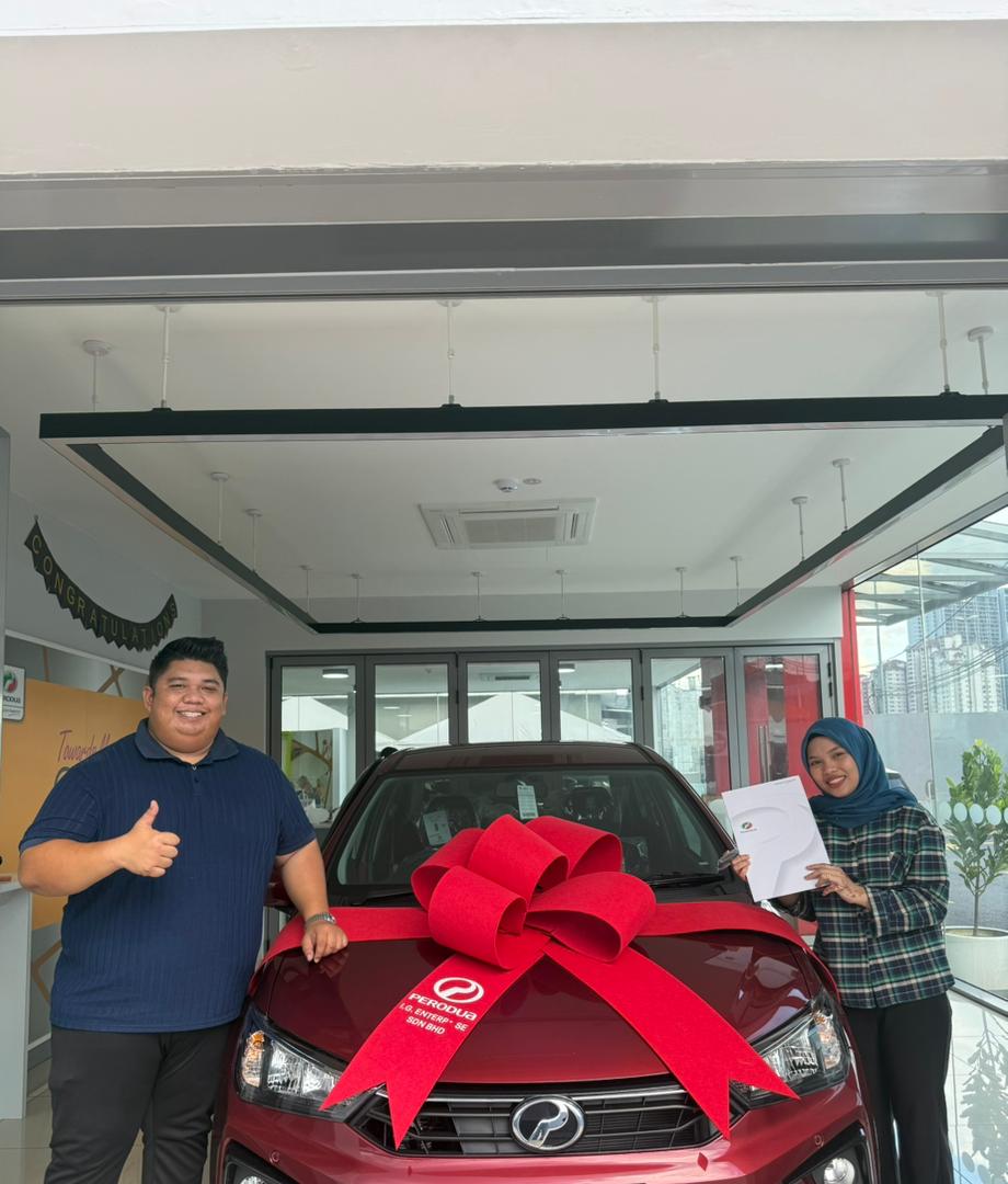 Momen penghantaran kereta kepada pelanggan 7